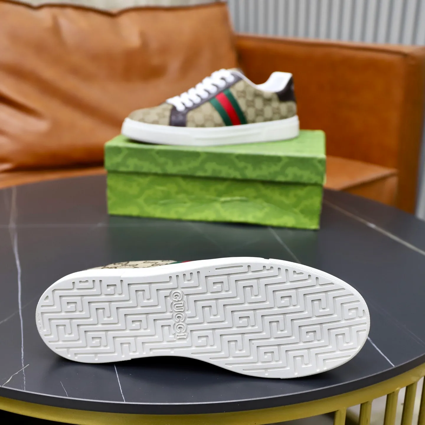 Ex-factory price: 400💰🙅‍♂️🙅‍♂️🙅‍♂️ Brand: Gucci GUCCi Standard code: 38-44 (45 customized) Grade: Same as the official website Material: Original leather splicing Comfortable and breathable sheepskin lining Original wear-resistant outsole Style category: Men's fashionable casual shoes Running sneakers Distinguished luxury brand elements Top luxury Color: actual picture color